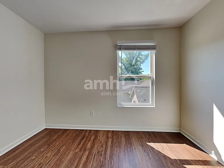 4498 Megan Danielle Dr — Photo 17