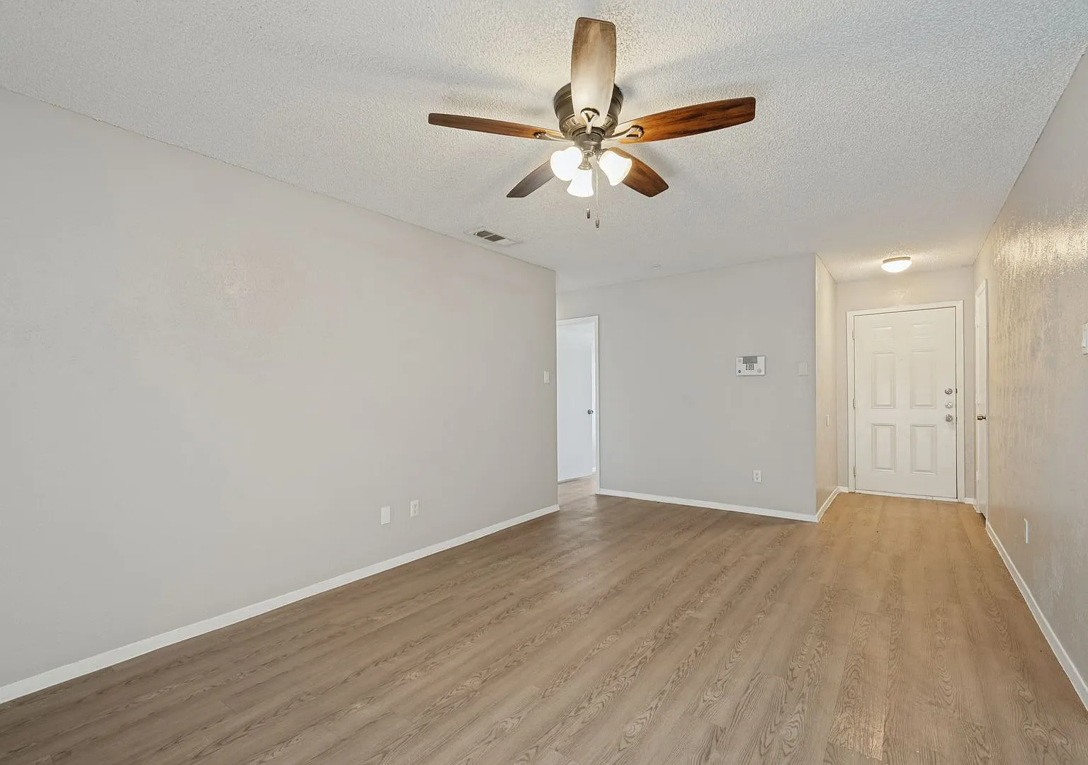 3-Bedroom Home for Rent in Cedar Hill, TX | Spacious Yard & Attached Garage — Photo 4