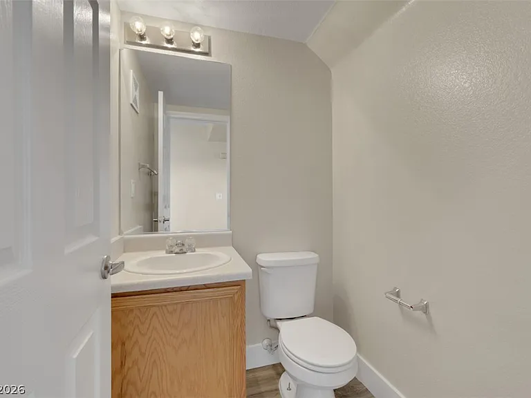 502 Birdseye St — Photo 9