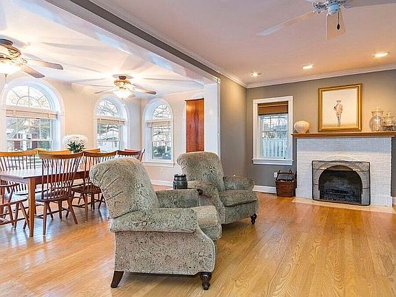 5th image of 824 Plaza Pl