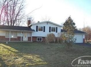 6018 Meadowwood Ln, Grand Blanc, MI 48439