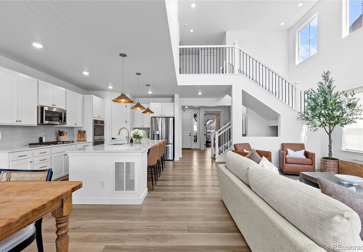 4 bed, 4.0 bath, 2850 sqft, $4,700 — Photo 4