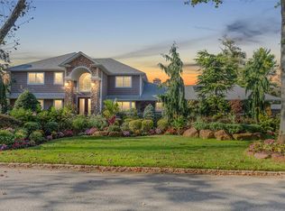 155 Dolphin Dr, Woodmere, NY 11598