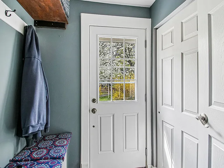 312 Howland Ave — Photo 2