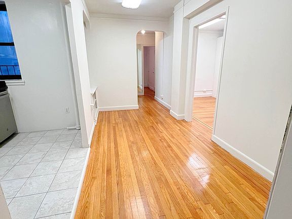 4th image of 8 E 48th St APT 3E
