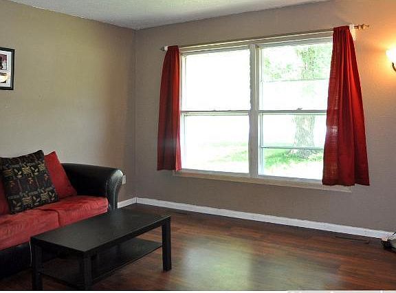4th image of 318 1st Ave N