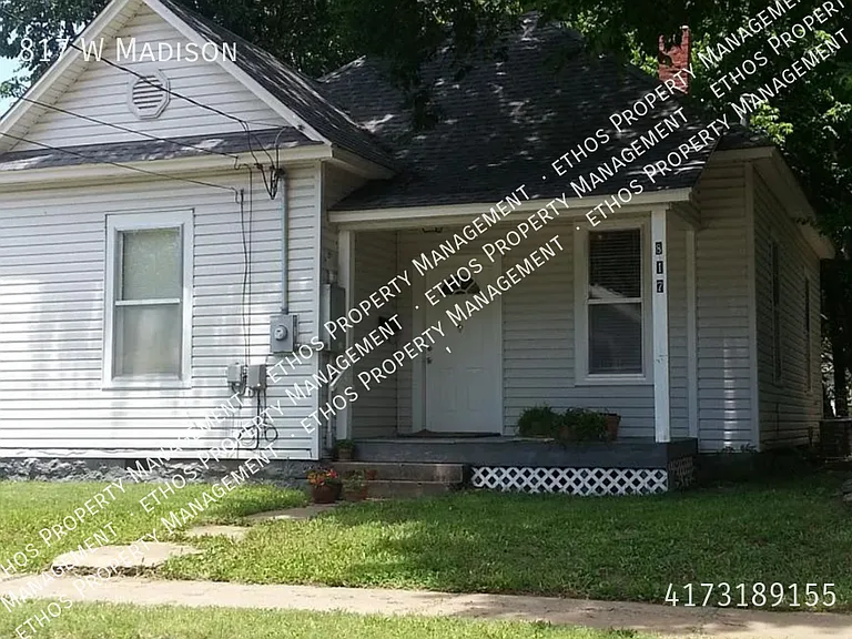 817 W Madison St — Photo 1