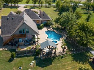 107 Youngblood Rd, Waxahachie, TX 75165