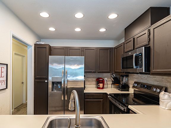 5th image of 200 Compton Cir APT C