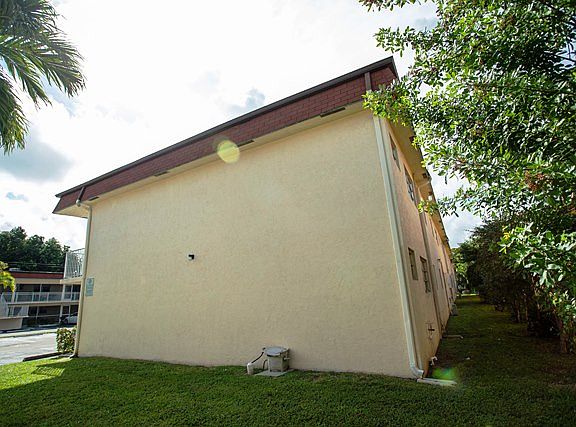 3rd image of 5377 SW 40th Ave APT 201
