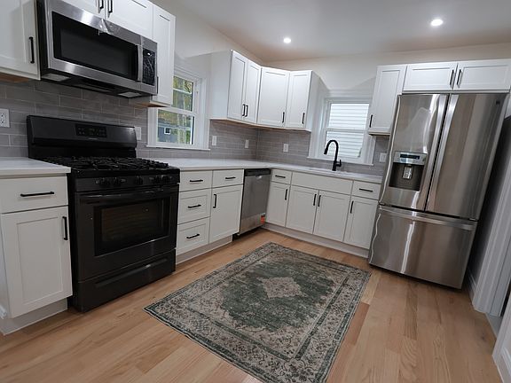 3rd image of 8 Curve St