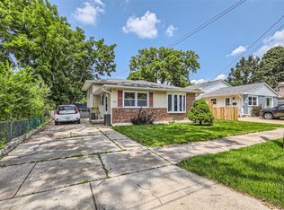 902 Ohio Ave, St Charles, IL 60174