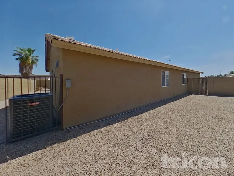 9002 W Palm Ln — Photo 17