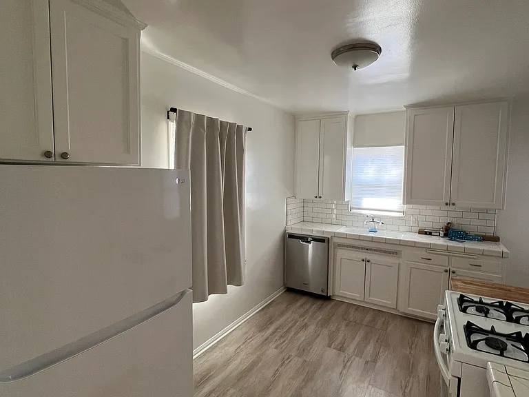 4015 Jackson Ave — Photo 5