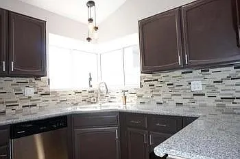 409 E Topeka Dr — Photo 6