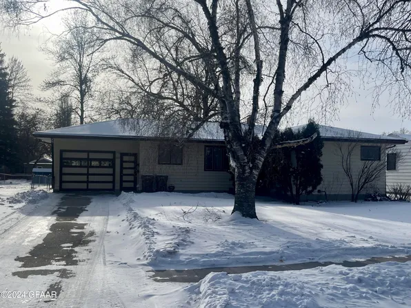 823 18th St NW, East Grand Forks, MN 56721