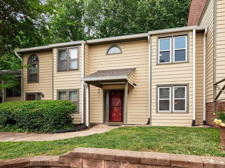 604 Broad Leaf Cir — Photo 1