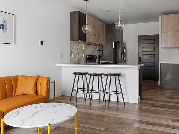 3rd image of 5500 Pershing Ave #0
