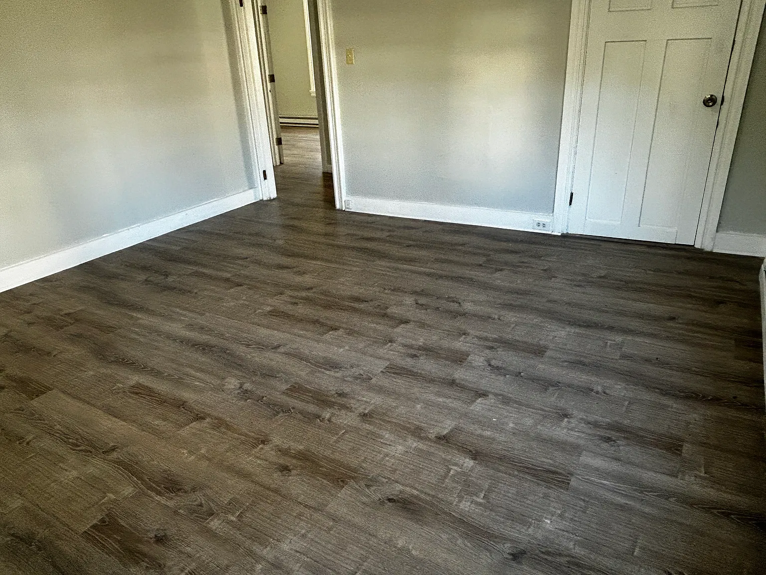 3 bed, 1100 sqft, $2,050 — Photo 2
