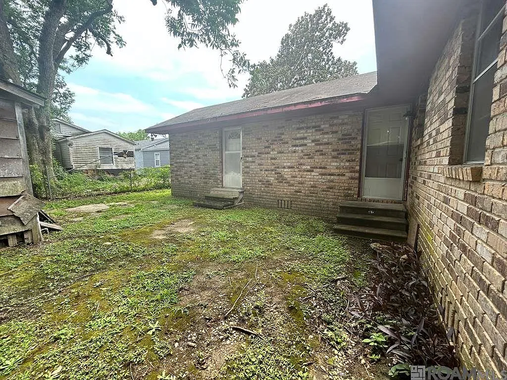 3 bed, 1100 sqft, $1,100 — Photo 2