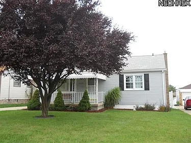 1344 Ivanhoe Ave photo 1