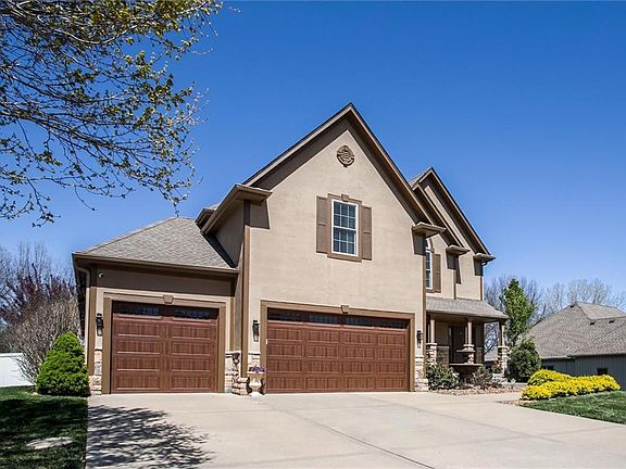3rd image of 1424 NE Tara Dr