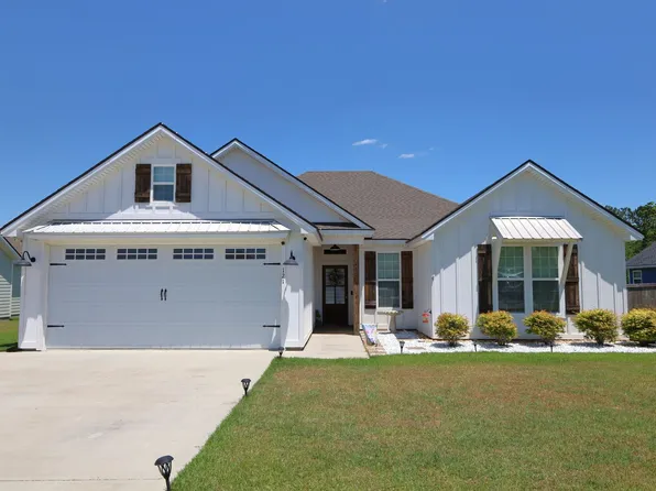 121 Floyd McNeal Dr, Hahira, GA 31632