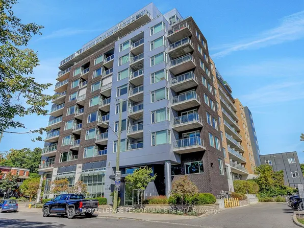 7 Marquette Ave #413, Ottawa, ON K1L 8A7