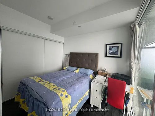 42 Charles St E Photo 1