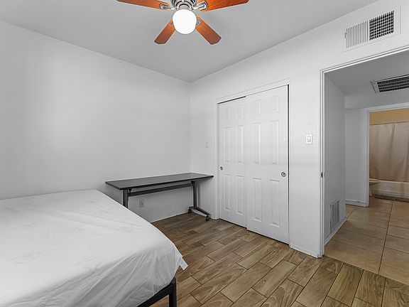 4th image of 1321 E Hall St Room 3