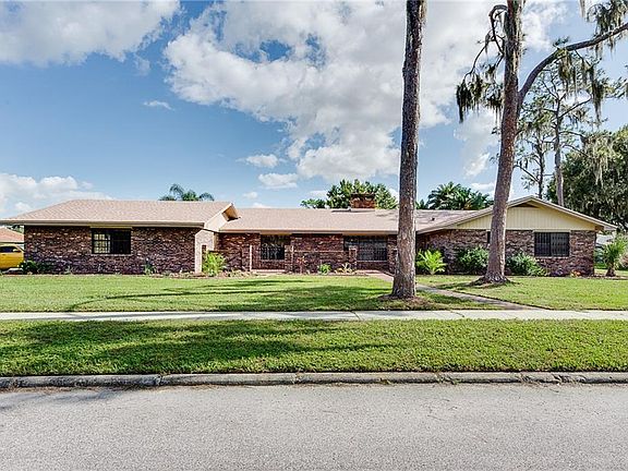 2nd image of 100 Country Club Ln