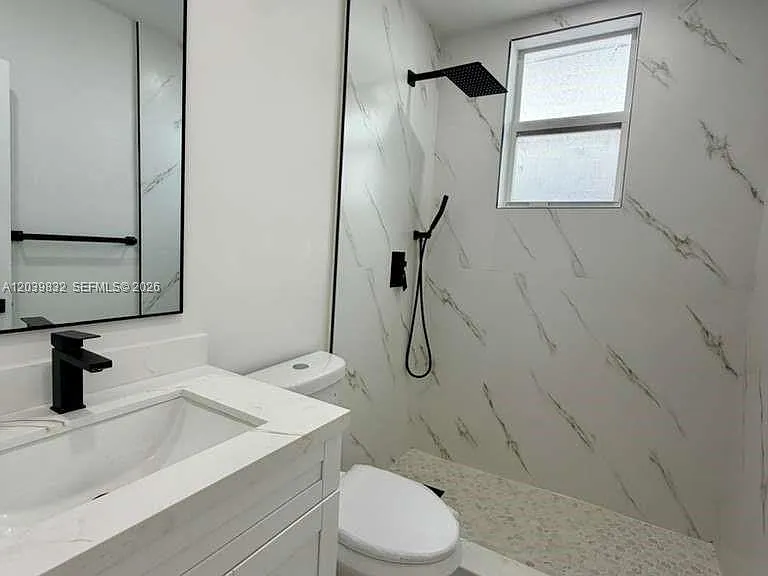 2425 SW 6th St #3 — Photo 8