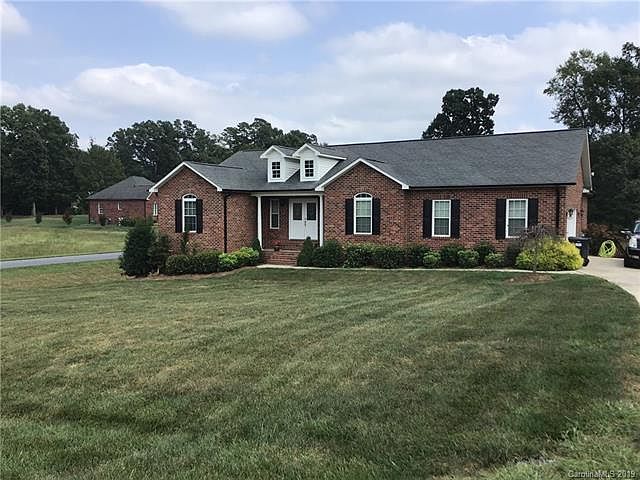 1st image of 105 Knollcrest Ln