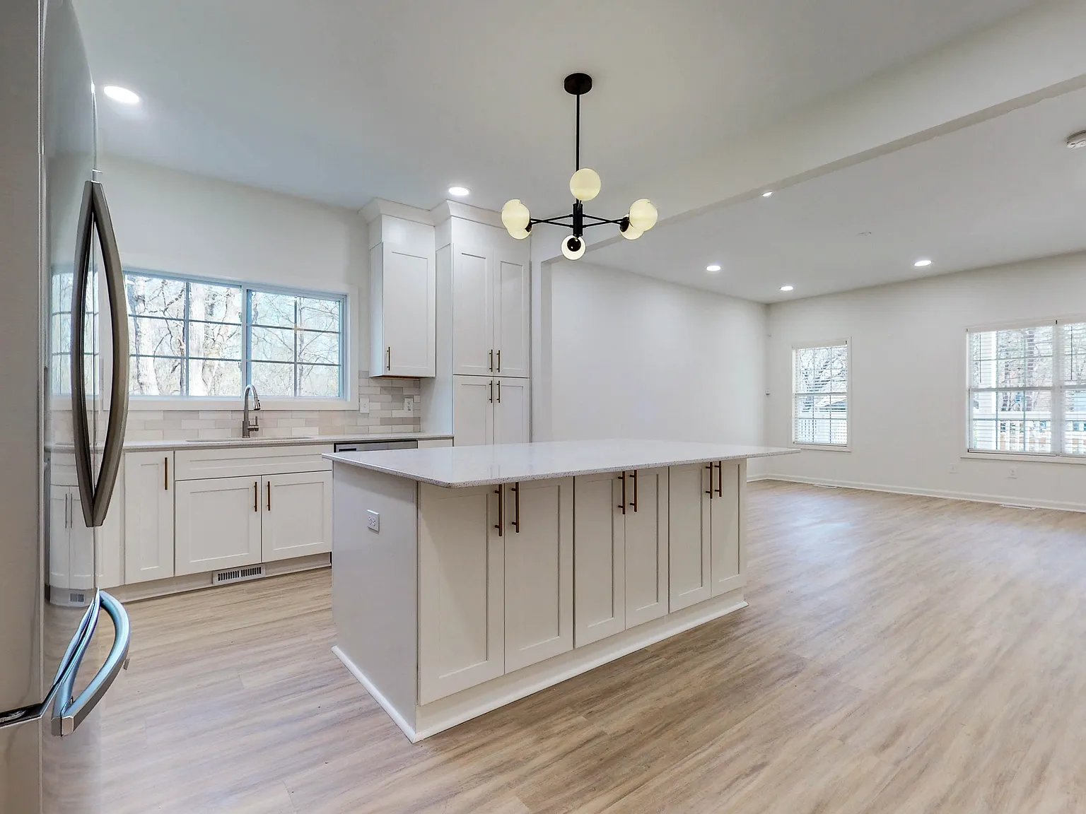 4 bed, 3.5 bath, 1900 sqft, $2,600 — Photo 2