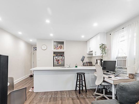 5th image of 878 Kingston Rd