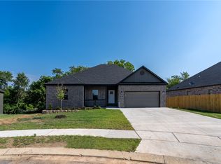 500 Ryder St, Gentry, AR 72734