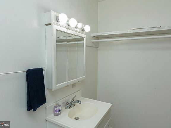 5th image of 35 Grant Rd