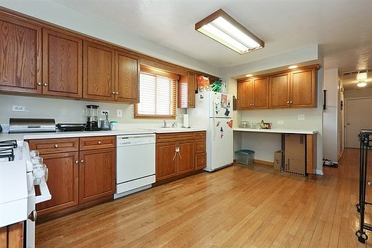 2nd image of 7611 Larchwood Ln