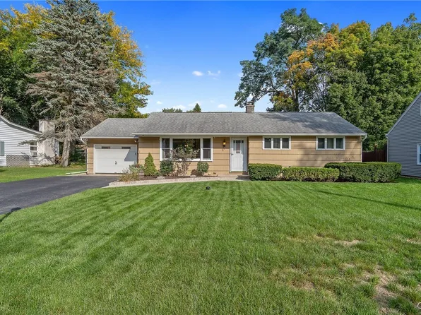 16 Fay Park Dr, North Syracuse, NY 13212