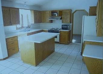 4th image of 2109 Great Oaks Dr
