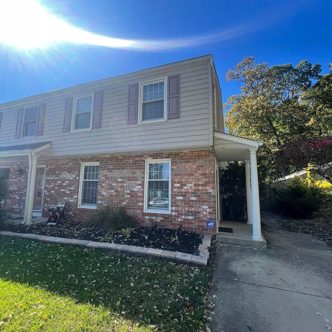 3 bed, 1.5 bath, 1200 sqft, $2,575 — Photo 1