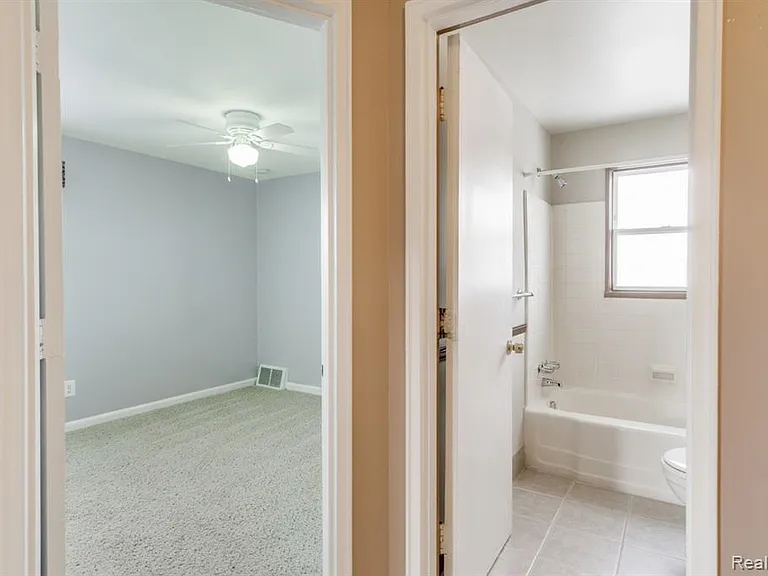 3388 Coolidge Hwy — Photo 12