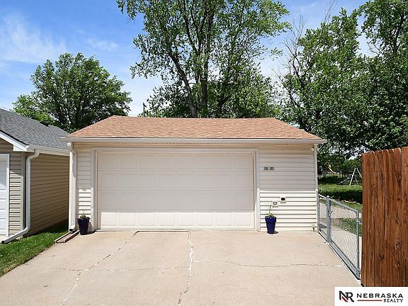 4th image of 825 E Avon Ln