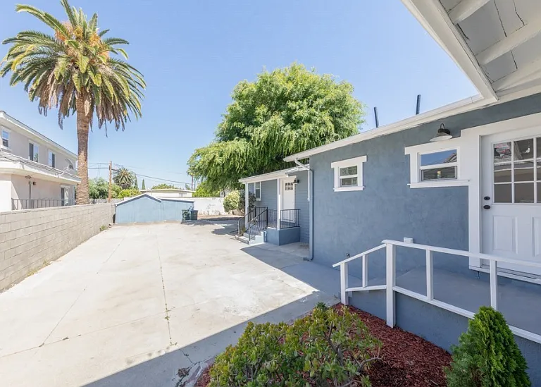 70 S Altadena Dr — Photo 17