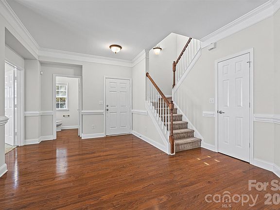 5th image of 9513 Seamill Rd