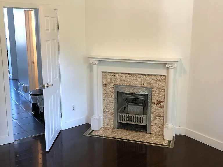159 Montrose Ave #1 — Photo 19