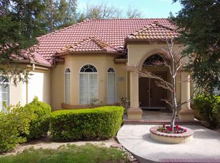 9484 N Woodmont Dr, Fresno, CA