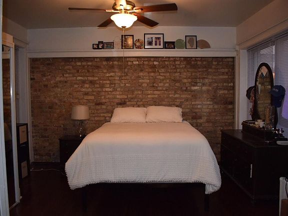 4th image of 935 W Cornelia Ave APT 1A