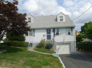 8 Gleeson Pl, Yonkers, NY 10704