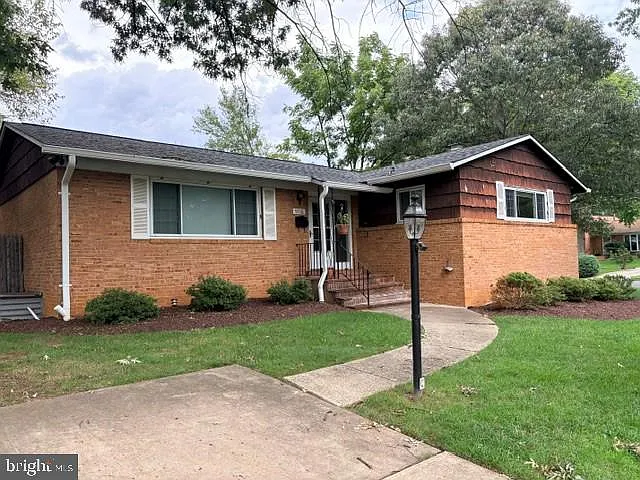 7016 Roundtree Rd
